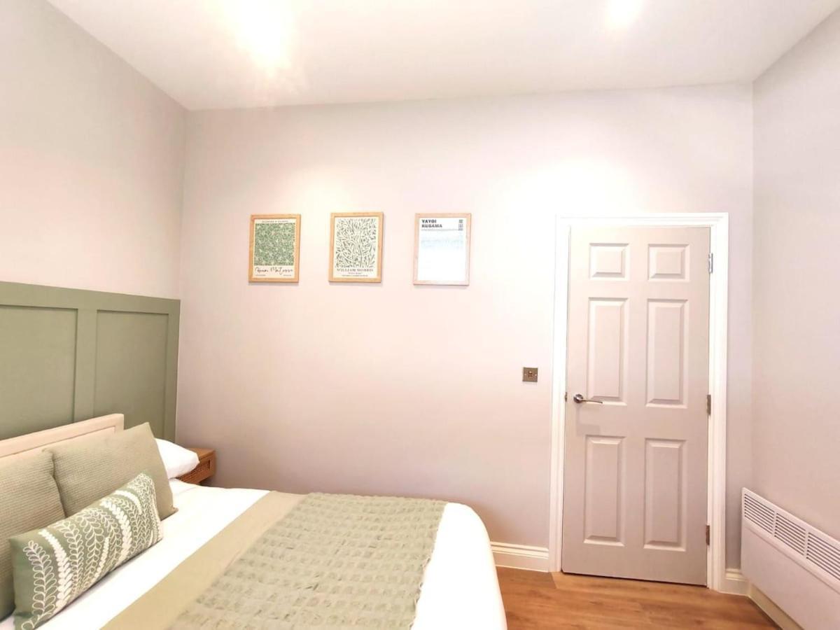 בורנמות' Stunning Modern Apartment Sleeps 4 - 6 Min Walk From Golden Beaches-Free Parking מראה חיצוני תמונה