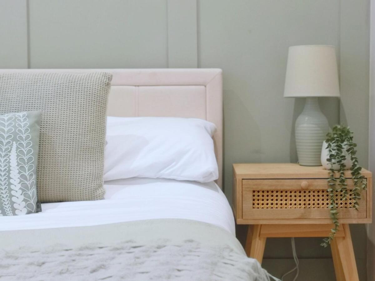 בורנמות' Stunning Modern Apartment Sleeps 4 - 6 Min Walk From Golden Beaches-Free Parking מראה חיצוני תמונה